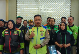 Korlantas Polri menggelar kegiatan Polantas Menyapa dengan melibatkan komunitas ojek online (ojol) di Gedung NTMC Korlantas Polri, Jakarta