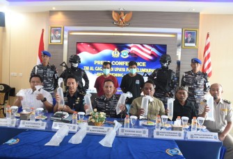 Tim Kodaeral Quick Respon Pangkalan TNI AL (Lanal) Banyuwangi berhasil menggagalkan upaya penyelundupan Benih Bening Lobster (BBL) sebanyak 85.000 ekor tanpa dilengkapi dokumen di wilayah Banyuwangi, Minggu (7/9)