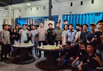 Kapolrestabes Makassar Kombes Pol Arya Perdana foto bersama