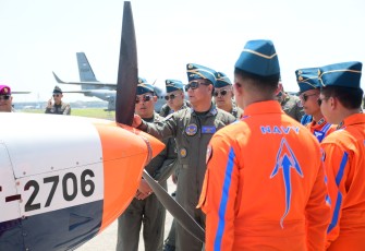 Komandan Puspenerbal Berangkatkan 31 Pesud Satgas Demo Udara dan Fly Pass HUT TNI Ke-80
