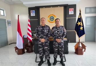 Danguspurla Koarmada III Laksamana Pertama TNI Tomi Erizal bersama Dankodaeral IX Laksamana Muda TNI Hanarko Djodi Pamungkas 