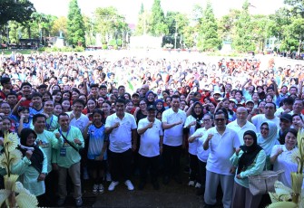 Mendikdasmen Ajak Ribuan Siswa dan Guru Hidup Sehat melalui Senam Anak Indonesia Hebat di Sulawesi Utara