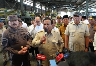 Presiden Republik Indonesia Prabowo Subianto hadir dan menyaksikan penyerahan aset Barang Rampasan Negara kepada PT Timah Tbk, yang digelar di Pangkalpinang, Provinsi Kepulauan Bangka Belitung