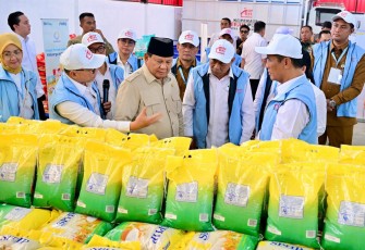 Presiden RI Prabowo Subianto meninjau Stok Cadangan Beras Bulog /Foto : Doc 