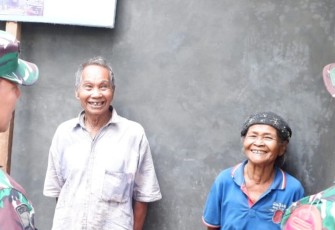 Senyum bahagia Mbah Jemu penerima program RTLH TMMD ke 126 Kodim Pacitan 