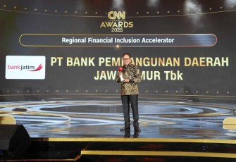 Konsisten Literasi & Inklusi Keuangan Bank Jatim Sabet Penghargaan