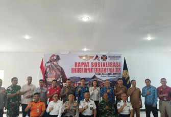 Komite Keamanan Bandar Udara (KKBU) Unit Penyelenggara Bandar Udara (UPBU) Kelas III Frans Sales Lega Ruteng menggelar rapat sosialisasi dokumen Airport Emergency Plan (AEP) di lantai dua kantor bandara, Senin (10/11/2025) 