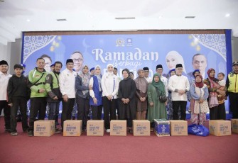 Fraksi PAN DPR RI salurkan paket sembako di Jakarta, Sabtu (15/3)