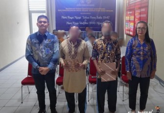 Karutan Pangkalan Brandan Erwin Siregar Poto Bersama Usai Pemberian Remisi kepada Warga Binaan.