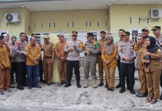 Kapolrestabes Medan Bersama Kapolsek Patumbak serta Unsur Muspika Lakukan Pengecekan Rumah Warga yang Sedang Kosong.