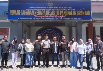 Karutan Pangkalan Brandan Erwin Siregar Lakukan Poto Bersama PB Himalaya Usai Gelar Silaturahmi.