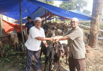 H Musliman saat menerima hewan qurban Ustadz Setiyo, Selasa (3/6)