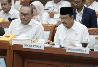 Mensos Saifullah Yusuf saat raker dengan DPR RI di Jakarta, Senin (7/7)