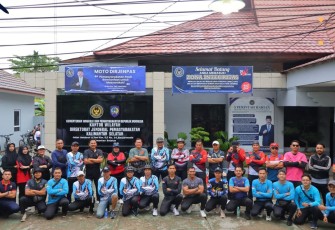 Kalapas Perempuan Martapura Peristiwa Bru Sembiring S.H.,M.H Bersama Kakanwil Ditjenpas Kalsel Berikut Jajaran Pemasyarakatan Gelar Poto Bersama Usai Kegiatan Bersepeda.