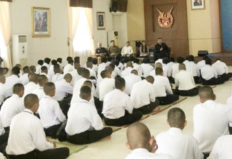 Edukasi bahaya pornografi dan kenakalan remaja di SMK Penerbangan Adisutjipto, Yogyakarta, Selasa (15/7)
