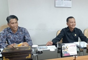 Wakil Ketua Komisi 2 DPRD Kabupaten Blitar, Suwito Saren Satoto (kiri). (Foto : ist.)