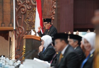 Juru Bicara Fraksi PDI Perjuangan, Y Ristu Nugroho, dalam rapat paripurna penyampaian Pendapat Akhir Fraksi atas raperda APBD 2026, Sabtu (15/11/2025).