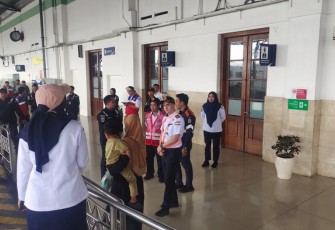 KAI Daop 7 Madiun Layani Penumpang pada Hari Pertama Angkutan Nataru 2025