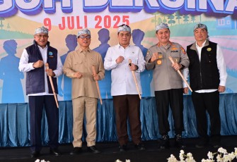 Pencanangan program Desa Bersinar Menuju Garut Tangguh Bersinar di Kecamatan Cibalong, Kabupaten Garut, Rabu (9/7/2025).