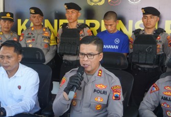 Kapolres didampingi Wakapolres Kompol Agus Amjat dan Kasat Reskrim AKP Siswanto di Mapolres Purbalingga, Selasa (2242025). 