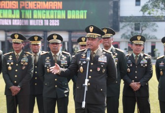 Kepala Staf Angkatan Darat (Kasad) Jenderal TNI Maruli Simanjuntak, M.Sc., saat memimpin Upacara Tradisi Penerimaan Perwira Remaja (Paja) Abituren Akademi Militer (Akmil) 2025.