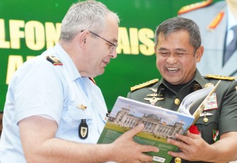 Kasad Jenderal TNI Maruli Simanjuntak, M.Sc., saat menerima kunjungan kehormatan Chief of the German Army (Kasad Jerman) Lieutenant General Alfons Mais di Markas Besar Angkatan Darat (Mabesad), Jakarta, Senin (21/7/2025). 