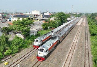 Empat Kereta Jarak Jauh terlambat imbas luapan banjir di wilayah KAI Daop 4 Semarang