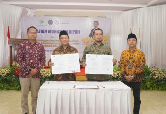 Penandatanganan komitmen bersama oleh Pemerintah Kabupaten Kuningan, Jawa Barat. 