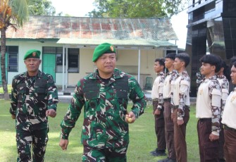Dandim 1310/Bitung, Letkol Inf Dewa Made DJ, saat mengecek para Kadet KKRI pada kegiatan Persami Gel. III Tahun anggaran 2025 Kodim 1310/Bitung.