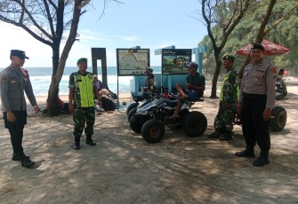 Gabungan TNI-Polri Lakukan Pengamanan Objek Wisata Pantai Klayar