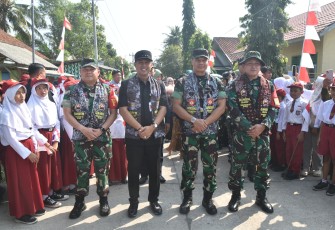Danrem 071/WK mendamping Kapoksahli Pangdam IV/Diponegoro Brigjen TNI Zainul Bahar menutup Program TNI Manunggal Membangun Desa (TMMD) Reguler ke-124 Tahun Anggaran 2025