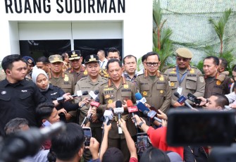 Menteri Dalam Negeri Muhammad Tito Karnavian secara resmi membuka Retret Pembekalan Kepala Daerah 2025 di Lembah Tidar Akademi Militer (Akmil) Magelang, Jawa Tengah, Sabtu (22/2/2025)