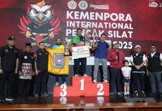 Menpora Dito sampaikan usai memberikan medali pada penutupan kejuaraan di Padepokan Pencak Silat TMII, Jakarta, Minggu (13/7) petang. 