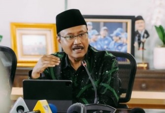 Menteri Sosial Saifullah Yusuf (Gus Ipul) dalam konferensi pers di Ruang Rapat Menteri, Kantor Kemensos Jakarta, Selasa (1/7/2025).