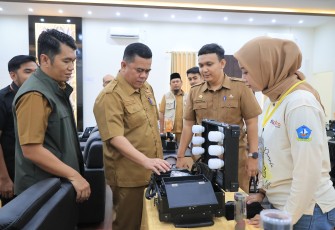 Sekretaris Daerah Kabupaten Bintan Ronny Kartika , Senin (17/02) di Awandari Resort.