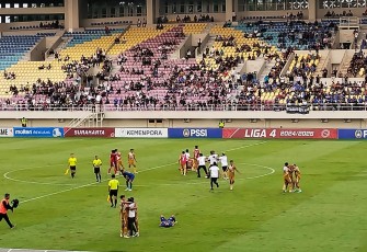 Pertandingan final Liga 4 Nasional antara Persika Karanganyar melawan Tri Brata Raflesia di final Liga 4 Nasional, di Stadion Manahan Solo, Selasa (2752025) sore.