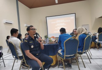 Plh. Kepala Bea Cukai Bitung, Feri Hadi Prianto saat memberikan pemaparan kepada para pengusaha