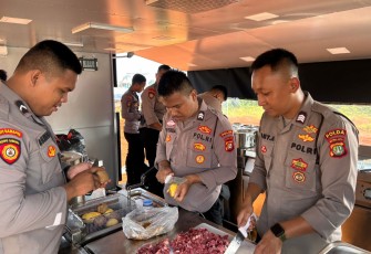 Dapur Lapangan untuk Bantu Pengungsi Kebakaran di Kapuk Muara
