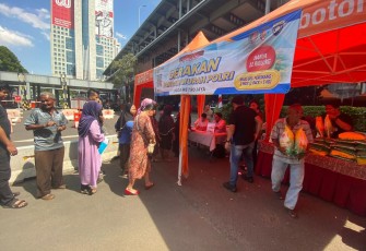Polri menunjukkan kepeduliannya kepada masyarakat dengan menghadirkan program Gerakan Pangan Murah (GPM).