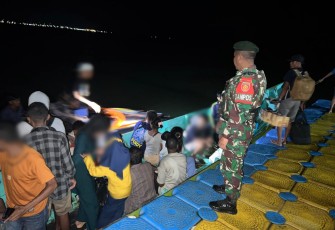 Satuan Tugas (Satgas) Pengamanan Perbatasan (Pamtas) Yonarmed 11 Kostrad berhasil mencegah upaya penyelundupan 57 Calon Pekerja Migran Indonesia (CPMI) ilegal yang rencananya akan dikirim ke Tawau, Malaysia. Operasi ini berlangsung di pertigaan Kampung Bugis, Desa Bambangan, Kecamatan Sebatik Barat, Kabupaten Nunukan, Kamis (20/02/2025)