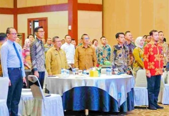 Rapat Pleno Tim Percepatan Akses Keuangan Daerah (TPAKD) Provinsi Kepulauan Riau Tahun 2025 di Aula Wan Seri Beni, Kantor Gubernur Kepulauan Riau, Selasa (9/12/2025).