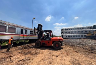 KAI Logistik Tangani Pemindahan dan Penataan 40 KRL Afkir ke TPSSK Pasirbungur