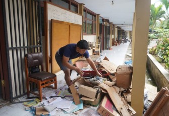 Proses pengosongan BLK Kabupaten Trenggalek, untuk persiapan Sekolah Rakyat.