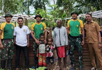 TNI dan Pemuda Budidaya Lele Jadi Program Unggulan Pos Fatubesi Atas