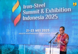 Staf Ahli Bidang Teknologi, Industri dan Lingkungan Yudha Mediawan mewakili Menteri PU Dody Hanggodo dalam sambutannya pada penutupan Iron-Steel Summit and Exhibition Indonesia (ISSEI) 2025 di Jakarta, Jumat (23/5).