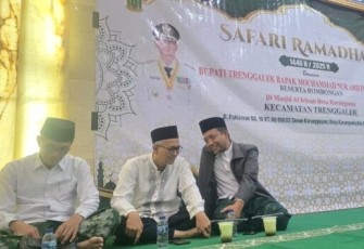 Subadianto Wakil Ketua DPRD Trenggalek (Kanan), saat safari Ramadhan di Desa Karangsoko, Kecamatan Trenggalek, Kabupaten Trenggalek.