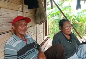 Robot Aslaka dan Roswati Paparang warga sekitar lokasi pembangunan jalan TMMD Ke-123 Kodim 1310/Bitung