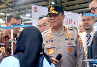 Wakapolri Komisaris Jenderal Polisi Dedi Prasetyo saat menghadiri peresmian PT. Akarsa Garment Indonesia, yang kini resmi beroperasi di Kabupaten Pemalang, Jawa Tengah, Jumat (18/12/2025).