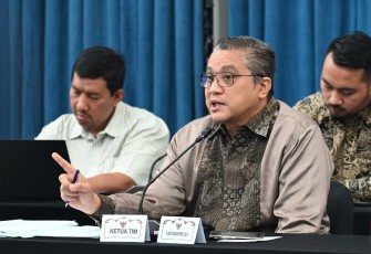 Wakil Ketua Komisi II DPR RI Dede Yusuf Macan Effendi saat memimpin kunjungan kerja spesifik Komisi II ke Bandung, Jawa Barat, Kamis (6/3/2025). Foto