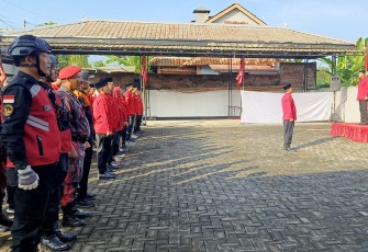 Upacara peringatan Hari Lahir (Harlah) Pancasila dan Bulan Bung Karno pada Minggu (1/6/2025) di halaman kantor DPC PDI Perjuangan Karanganyar